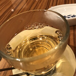 重慶飯店 - 白牡丹茶¥650、ポットにお湯を足すタイミングがとても適切でした。