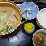 やまじん - もつ鍋定食800円