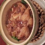 唐安楼 - 土鍋ぐつぐつと煮込まれた豚足。とろみがあって、それなりに美味しい私の好物。　