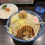 麺屋 武士道 - ドカ盛野菜ラーメン¥770   ライス¥110