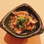 Yamatohonetsukidoriikkatsu - 突き出し(鶏肉と玉ねぎの煮物)