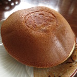 岡山夢菓匠敷島堂 - 餅入り夢どら。見た目は普通のどら焼き