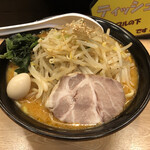Yokohama Iekei Ramen Kamariya Ootemachi Ten - 豚骨味噌ラーメン(¥820税込)
