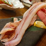 佐渡の酒と肴 だっちゃ - 骨もまるっと食べられる☆生えいひれ塩焼き