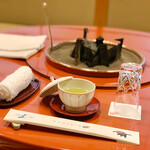 和田金 - 先ずは煎茶でお出迎え