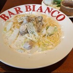BAR BIANCO - 広島産カキと白菜のクリームソースパスタ