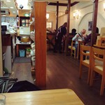 珈琲一族  - 店内の様子。