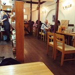 珈琲一族  - 店内の様子。