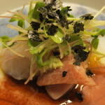 岩さき - グジ、サクラダイ、トロの土佐醤油 和え、木の芽添え