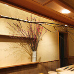 すし処 めくみ - 正面の桃の花