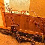 すし処 めくみ - エントランスの桃の花