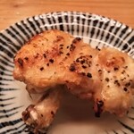 焼とり 熟成魚 木崎 - 手羽先。肉厚で、美味しいです。