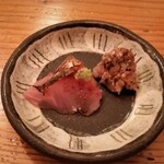 焼とり 熟成魚 木崎 - 鯵。右側はなめろう。長崎産、3日熟成。