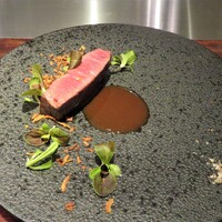 中土 - 長崎県産の和牛ヒレ肉（経産牛）を低温で火入れ・炭火焼きで仕上げ