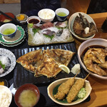 福浦漁港 みなと食堂 - 刺身定食2480円とタイカブト定食(限定2食)2000円