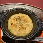 赤坂 渡なべ - 後肴：ズワイガニ　玉素焼き　玉葱　椎茸 和風グラタン。ズワイガニがたっぷり。玉ねぎとシイタケのバランスがいい。 かなり好みです。玉素焼き（たまもとやき）は、お酢なしマヨネーズのようなもの。 これはアイデア。大塚くんすごい。