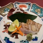 赤坂 渡なべ - お造り：鰤昆布〆　のどくろの炙り　山葵 昆布〆の鰤って初めてかも。身が引き締まっていました。鰤が美味しい季節。 のどぐろは炙りで。脂がのっている。だから炙りがいい。ワサビ醤油で。美味しい。