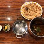 エンバシー ハラル レストラン ミルハ - Mutton Nihali
            Tandoori Roti 
