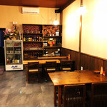 小粋処 家族 - お店内観（テーブル）