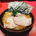 横浜家系ラーメン 山崎家 - らーめん並