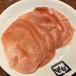 牛角 - とんタン塩 195円
肉の日企画の半額メニュー