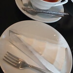 톰소야 - 레어 치즈 케이크와 홍차