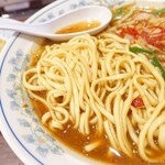 中華飯店 香来 - 2019年10月　香来麺の麺の具合。意外にも平打ち太麺。和歌山では少ないな～