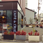 CAFE de CRIE - お店の外観。三条通り沿いにあります。