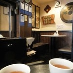 翠亨邨茶寮 - 2012年4月狭い店内