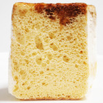 プティ・グラン - 焦がしシフォンケーキの断面。('12 3月)