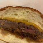 オールドニューダイナー - ・チーズバーガー 1/2カット。