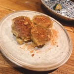 酒井商会 - ふきのとうを使った揚げ物（桜えび塩とふきのとうのほろ苦さがステキ）