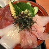 さかなや道場 - 「下田港直送鮮魚入り『海鮮丼』」（1,590円）
