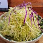 とんかつ よしみ - とんかつ よしみ ＠西葛西 かつ重に付く山盛り千切りキャベツ ＠西葛西 かつ重に付く山盛り千切りキャベツ