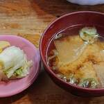 とんかつ よしみ - とんかつ よしみ ＠西葛西 かつ重に付く漬物と大根・豆腐の味噌汁