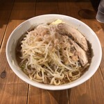 ラーメン豚珍 - ラーメン中（野菜・背脂増し）