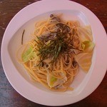 カンパーニャ - ランチのパスタ【豚肉としめじとキャベツの和風】