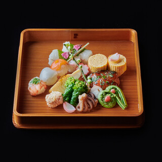 Seasonal ingredients and carefully made dashi soup. Kaiseki cuisine that is full of flavor.