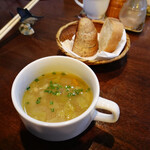 フィッシャーマンズクラブ - ランチのスープとパン