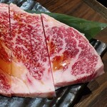 炭火焼肉おおむら - ミスジは脂が適度に乗って甘みがありました。