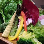 炭火焼肉おおむら - 野菜がたっぷり。一回おかわり無料。