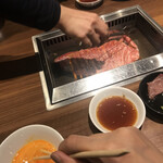 焼肉 ジャンボ - 野原焼き　焼き中