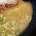 Menya Kanzaki - マイルドで甘みが強いスープ。