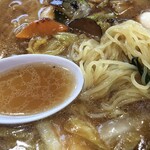 coco夢や - 広東麺（スープ、麺アップ）