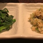 旬菜おばんざい とうたく - お通しの藤沢産ほうれん草胡麻和え、桜海老のしっとりおから