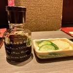 旬菜おばんざい とうたく - まかない丼のお新香と醤油「巽」