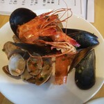 ボーノ - 貝とエビの殻  この他にホタテと イカがたっぷり