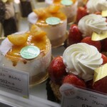 パティスリー ユウ ササゲ - ケーキショーケース