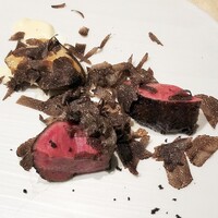 神戸牛炉釜ステーキ GINZA KOKO炉 - 黒毛牛タン炉釜ステーキ、フォワグラ炭焼き、黒トリュフ、新玉葱のクリームソース