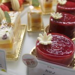 パティスリー ユウ ササゲ - ケーキショーケース